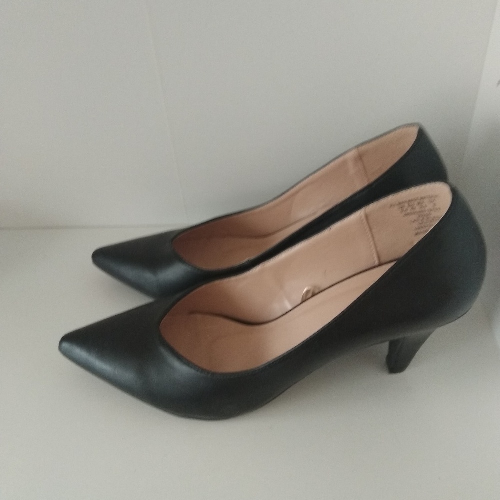 Black heels 3 for $30- Add to bundle